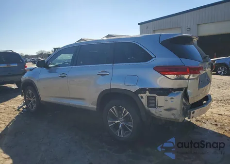 2019 Toyota Highlander Le z USA, uszkodzony, nr VIN 5TDZARFH0KS043761